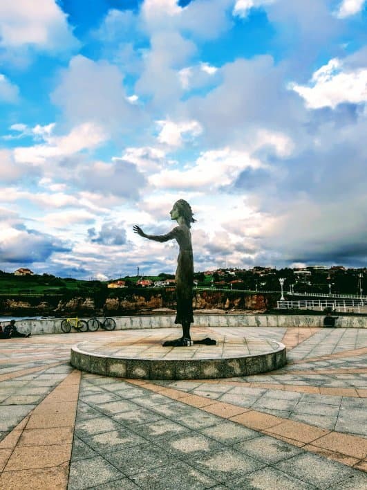 Monumento a la Madre del Emigrante