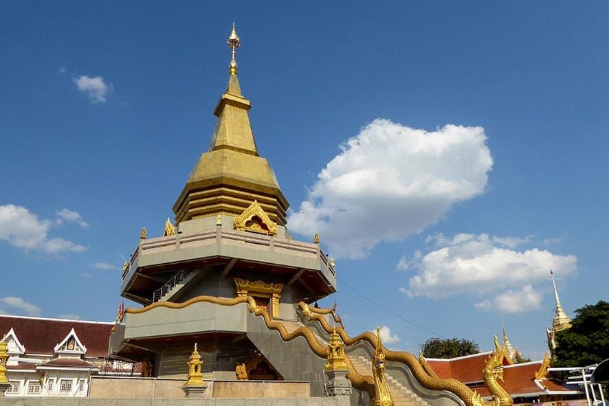 The modern Chedi at the Wat Phothisomphon.