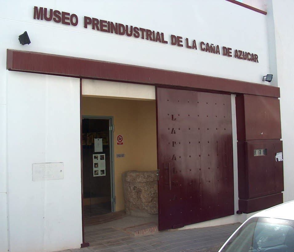 Access to the Pre-industrial Museum is located on a side street of the building known as Casa de la Palma.