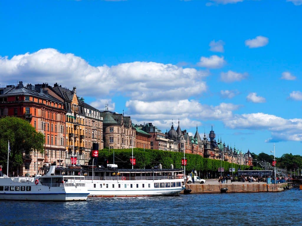 Strandvägen, literally meaning ‘beach road’ is home to some of the most luxurious (and pricy) buildings in Stockholm. There are also plenty of restaurants and cafes here let you sit down to enjoy a coffee or wine and watch the ships sailing by.