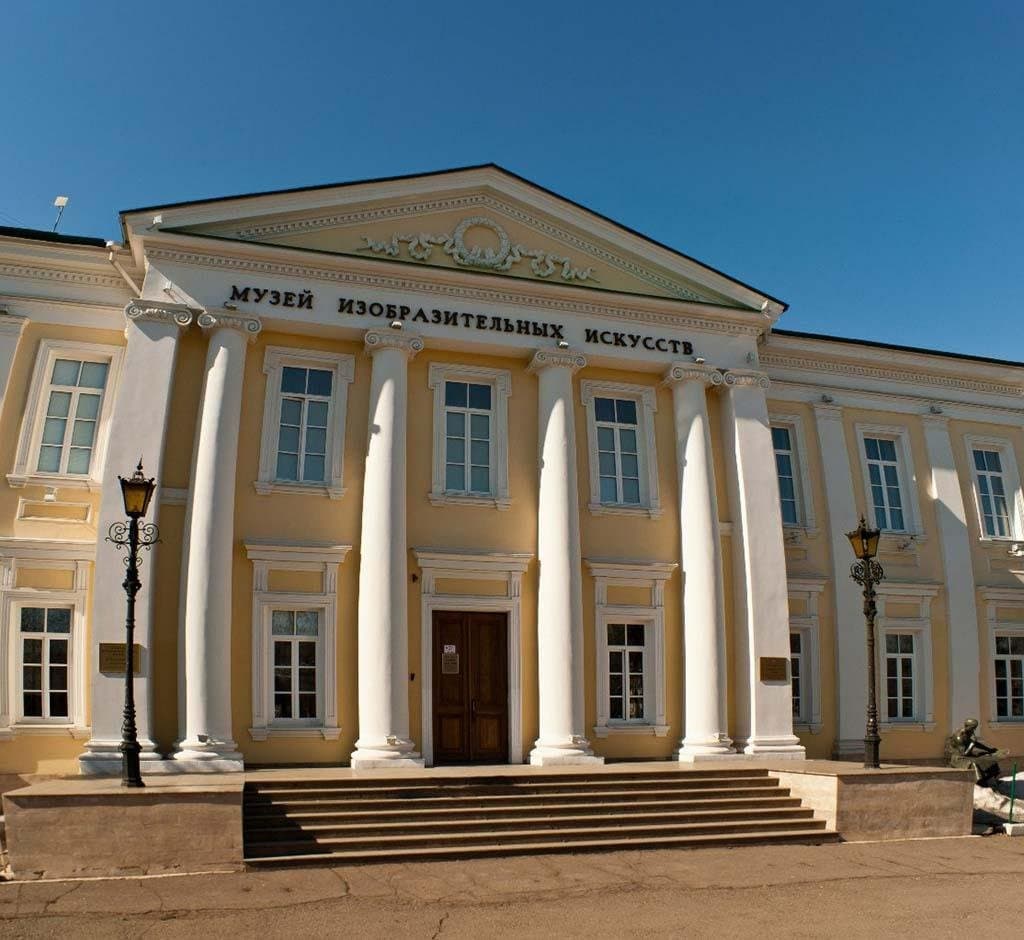 Оренбургский областной музей изобразительных искусств основан в 1960 году, открыт в 1961 году. Музей находится в здании, построенном в начале XIX века по проекту архитектора Михайло Малахова для Городской Думы.