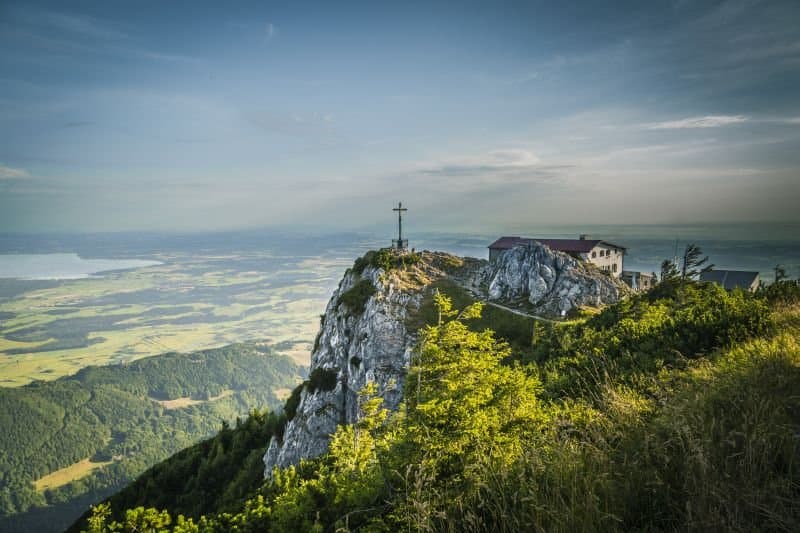 Blick vom Hochfellngipfel zum Chiemsee und Chiemgau