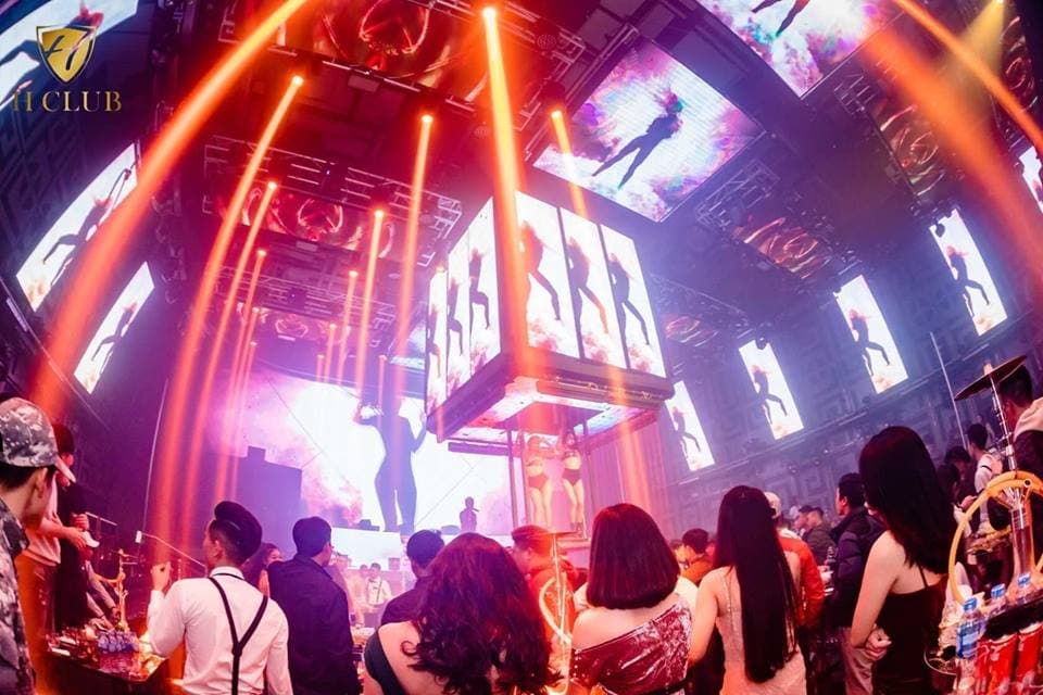 
𝙏𝙃𝙀 𝘽𝙀𝙎𝙏 𝙉𝙄𝙂𝙃𝙏𝙇𝙄𝙁𝙀 𝙄𝙉 𝙃𝘼 𝙇𝙊𝙉𝙂 𝘽𝘼𝙔 🇻🇳

ℹ Address: Area 4, Bai Chay street, Ha Long
ℹ Hotline: 0986.121.866
ℹ Facebook: www.fb.com/hclubhalong

