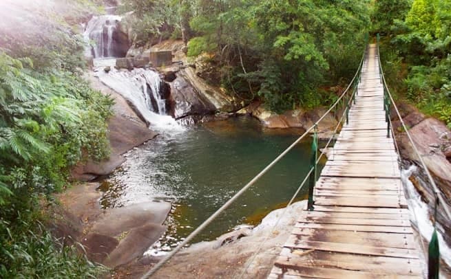 Bambarakiri Ella Falls - Mishals Travel Loving Family Suspension Bridge