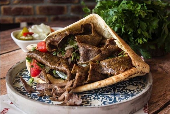 Alestas Lamb Doner Kebab in pitta bread.  In pitta bread or as a meal (which pitta bread comes on the side) Lamb Doner is one of the  most  delicious meal that you can taste at Alesta Restaurant.. 

Pidede et doner. Pidede veya servis halinde (yaninda pidesi ile beraber) Et Doner Alesta Restaurant da yiyebileceginiz en guzel seceneklerden biridir..