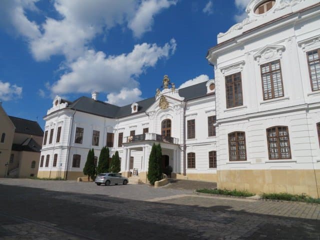 白亜の宮殿です