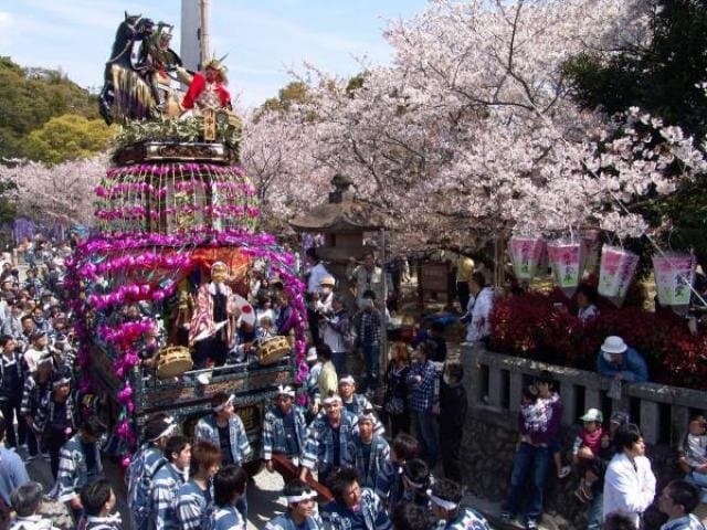 桜満開に行う祭りです。