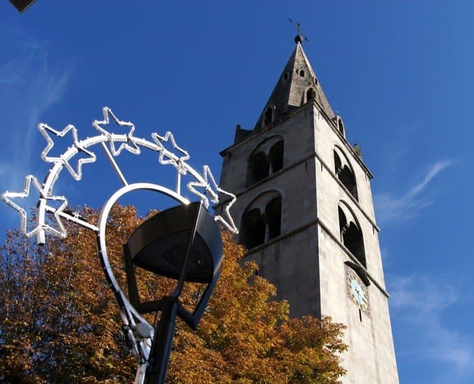 Eglise Notre Dame de la Visitation à Martigny avec son clocher néogothique