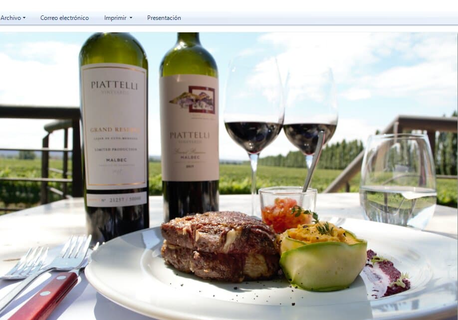 Ojo de bife con humita envuelta en zucchini grillado y tomaca de cherry acompañado de nuestra linea Gran Reserva. Malbec de Mendoza y Cafayate.