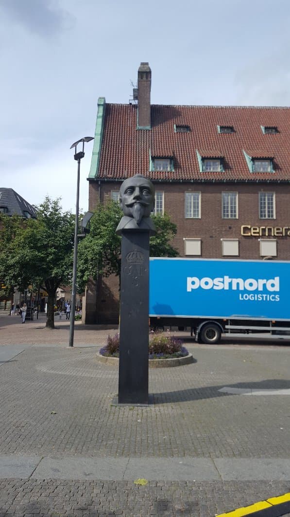 Pinocchio Walking to Borås