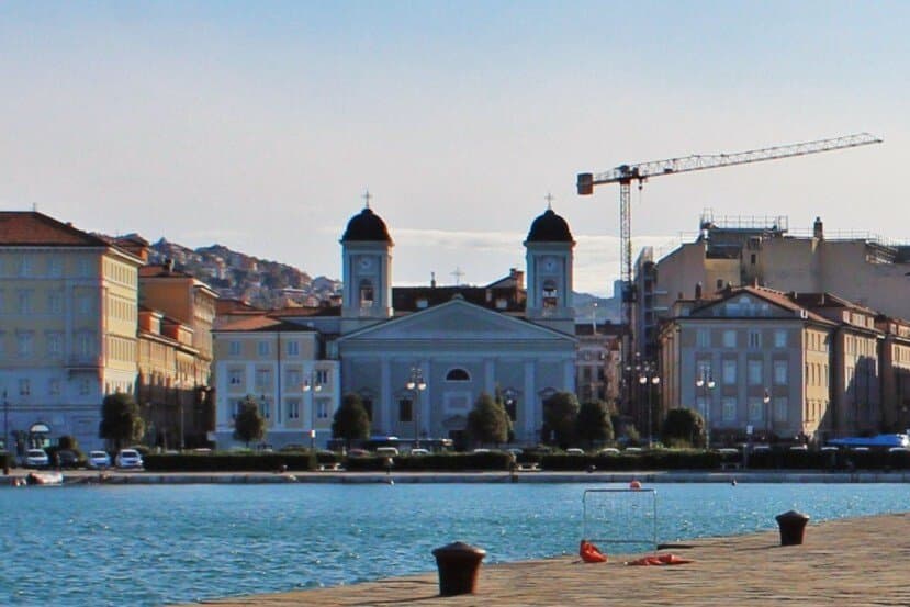 Vista panoramica Caffè Tommaseo e Chiesa greco ortodossa