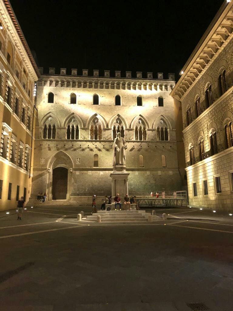 Piazza Salimbeni Siena