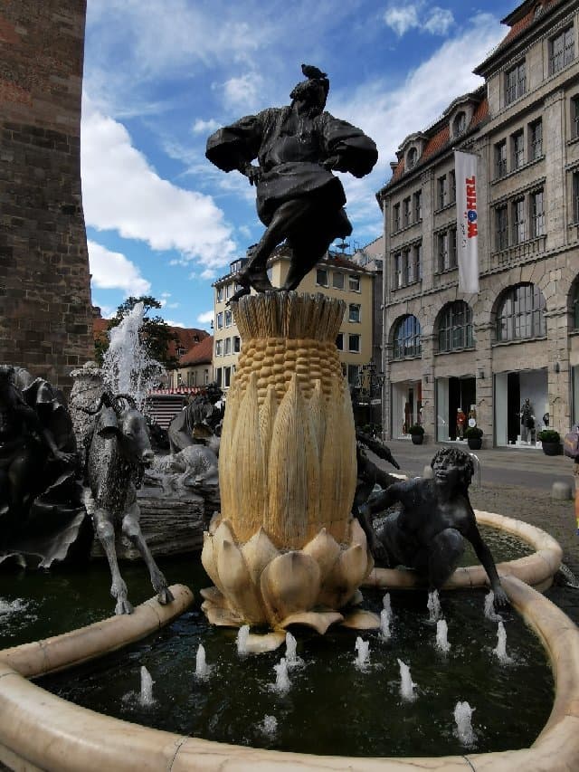 Ehekarussell Fountain Nuremberg