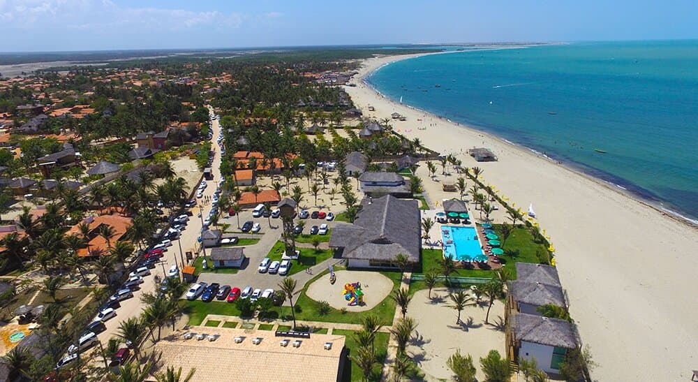 Barra Grande  Piaui. Essa praia esta a 30 mimutos do Aeroporto de Parnaiba.  A partir do dia 20 de Dezembro a azul vai voar todas as quartas e domingos direto do Viracopos, Campinas/SP para Parnaiba  (PI/MA).   Vale muito apenas conhecer o delta do Parnaiba o litoral do Piaui . 
