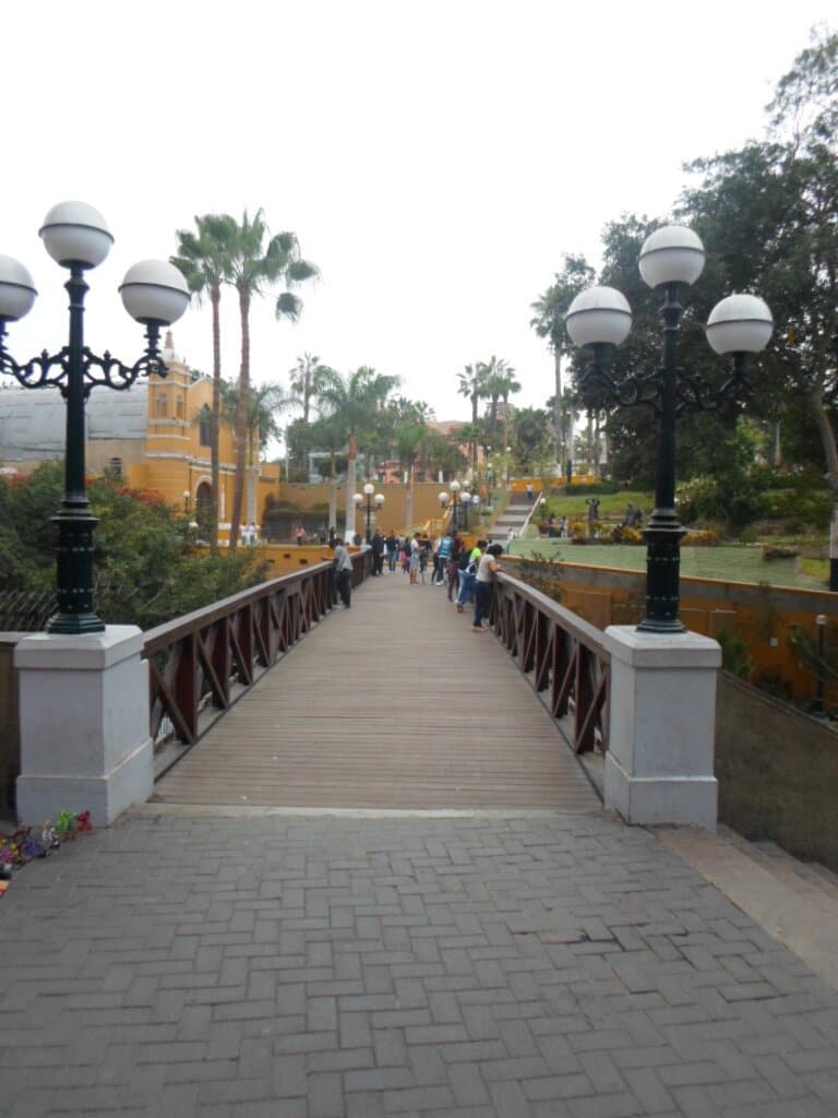 Puente de los Suspiros. Distrito de Barranco.
15063 Código postal en Lima