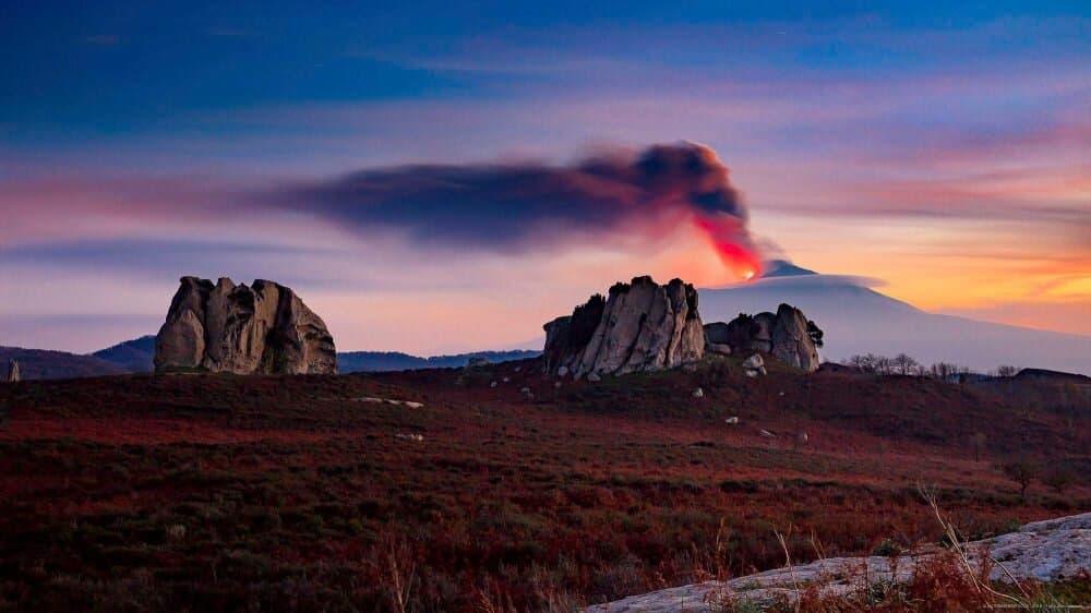  #Argimusco the place where are the big megalith close to Malabotta grove at 1.2 hours from #Taormina . Photo of sunset in Argimusco is of  @bartigno