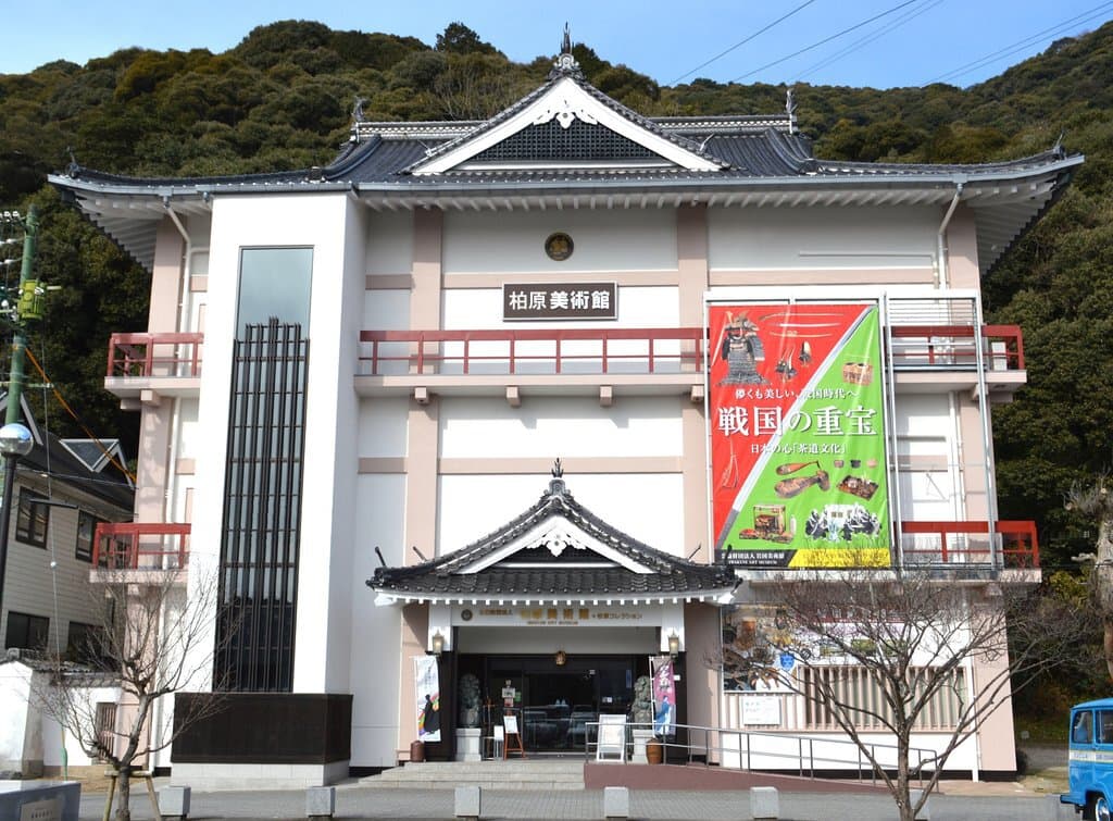 2020年10月より岩国美術館から柏原美術館へと館名を変更いたしました。