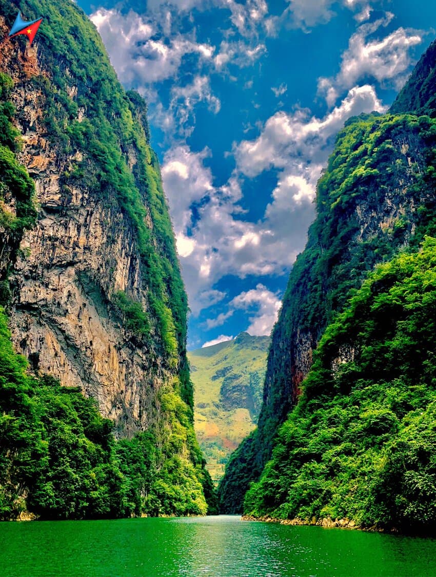 Phóng tầm mắt nhìn sông Nho Quế Hà Giang