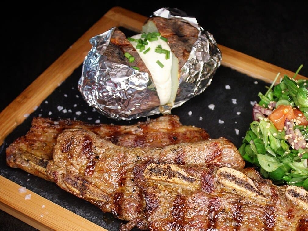 Tiras de Asado. Tiernas y Jugosas costillas de Ternera en tiras. Vacko grill una elección 100% recomendable.