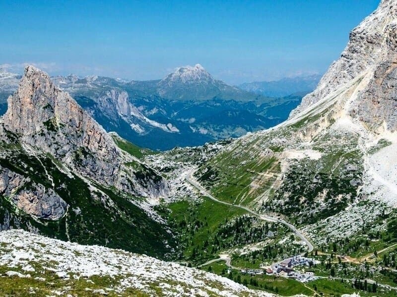 Il Passo Falzarego visto dalle Cinque Torri