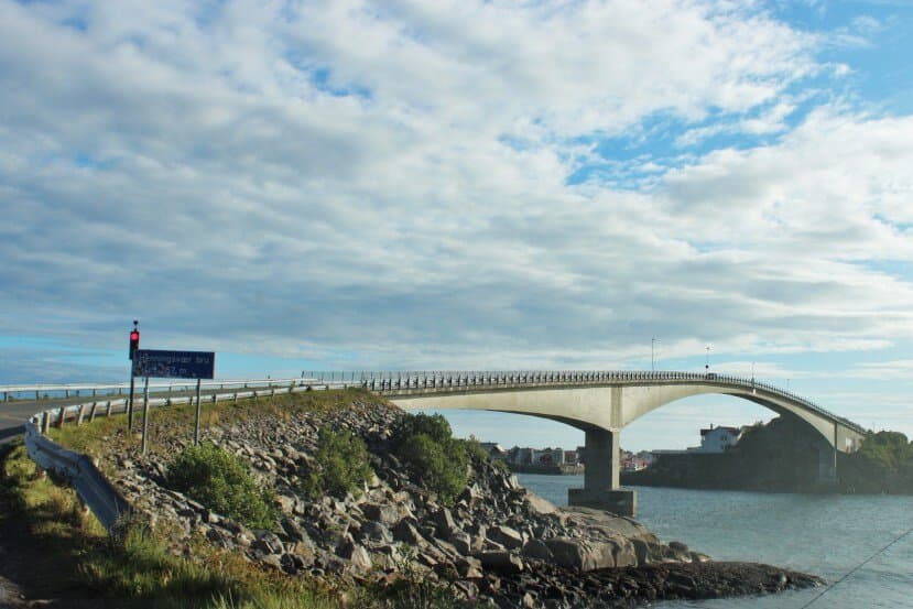 Henningsværbrua
