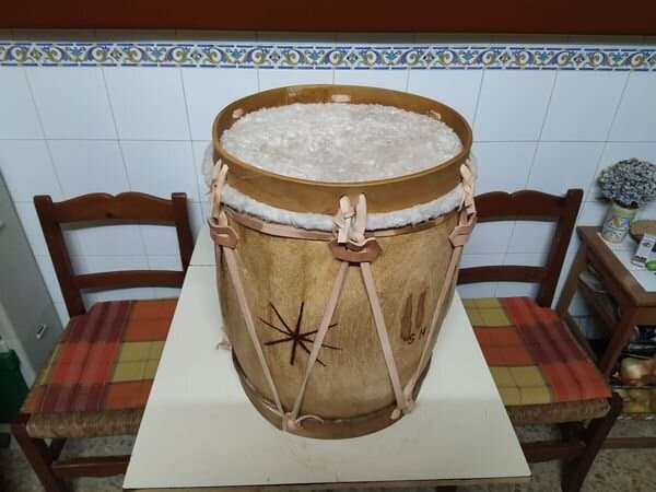 Me gustaría saber quién construyó este legüero que se compró en Salta hace 40 años aproximadamente. Tiene las letras SH y esa estrella. Gracias por la atención, un saludo afectuoso.