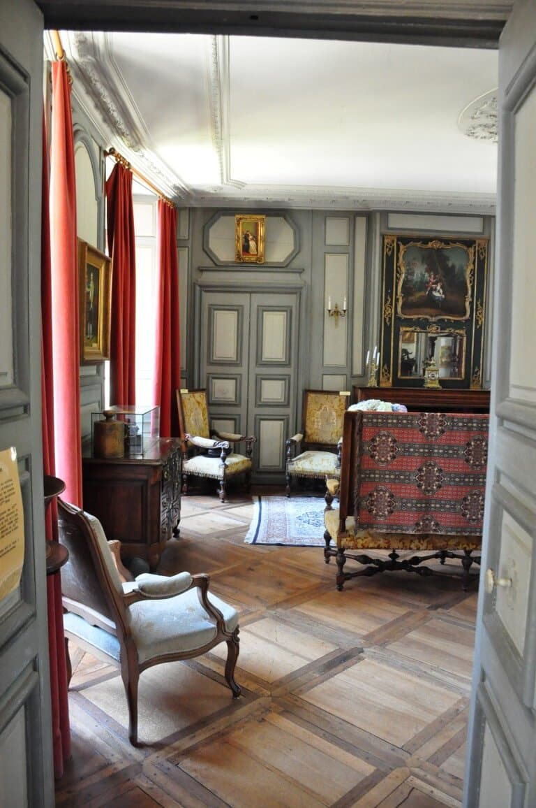 Inside view.