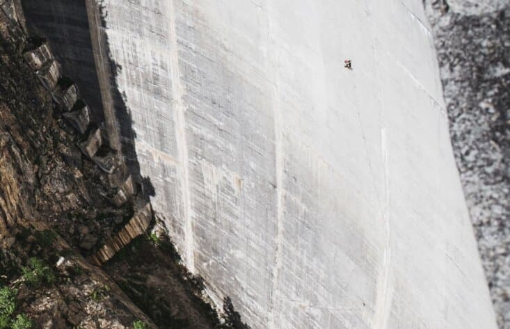Mur de grimpe sur le barrage d'Emosson (Finhaut VS)