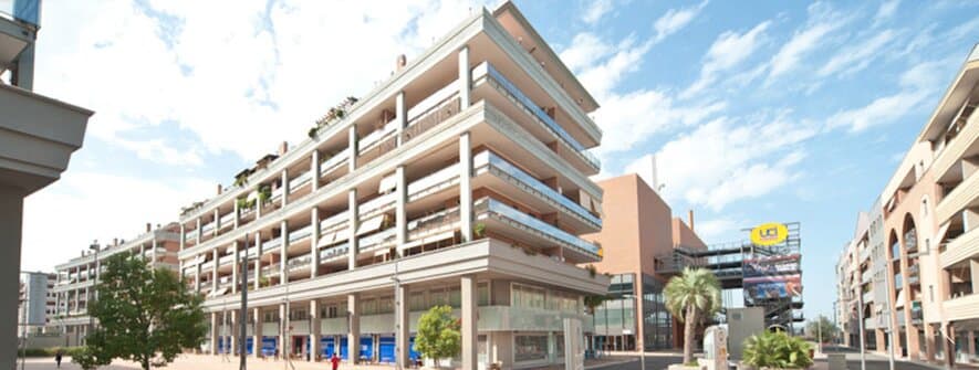 Parco Leonardo è un articolato intervento di sviluppo edilizio riconducibile ad un sistema integrato comprendente le funzioni residenziale, commerciale, direzionale e di intrattenimento.