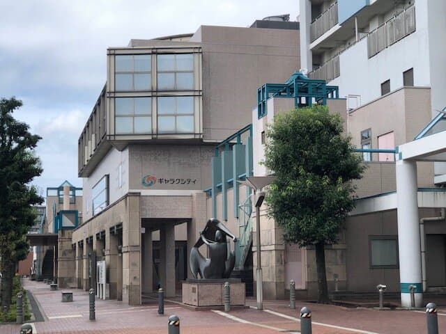 《ギャラクシティ》外周風景(西新井駅側から撮影)