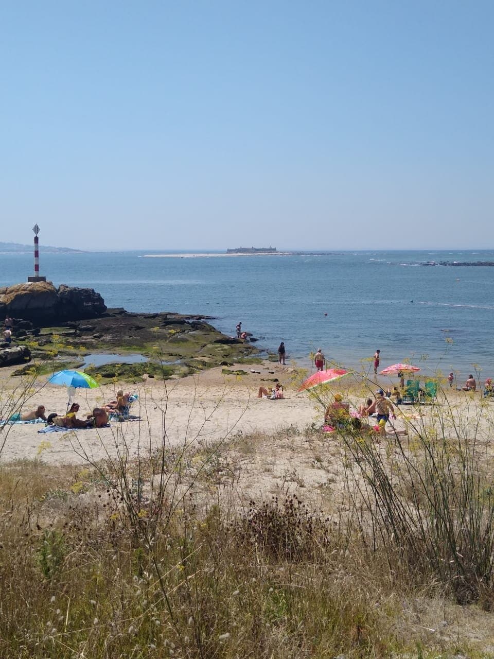 Praia com lugar para banho