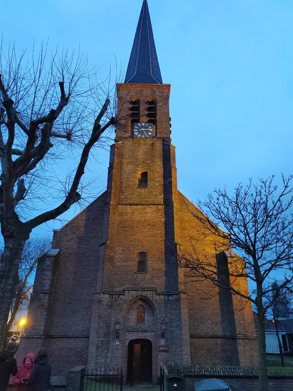 Mooie kerk. Prachtig in z'n eenvoud. Mooi concert bijgewoond van het Heemsteeds Philarmonisch Orkest.
