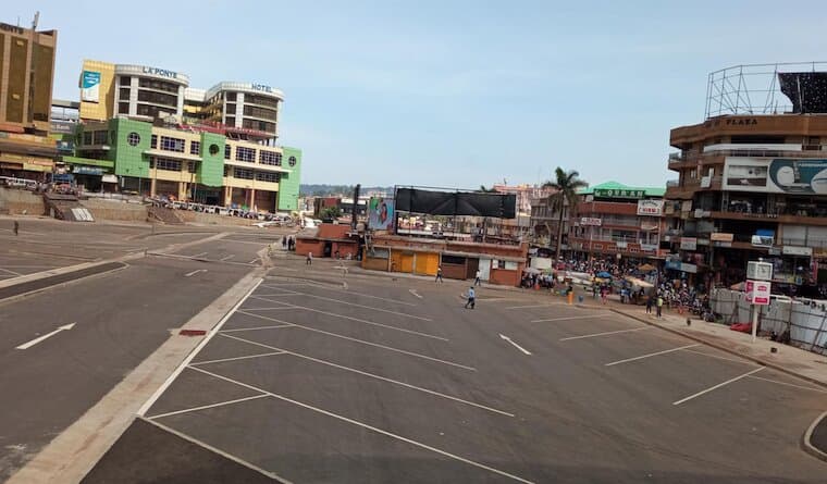 This facility, located in the city center along Burton Street, is not only the oldest, but also the largest taxi park in Kampala. Three streets form its perimeter. The government chose to shut this location in 2020 for reconstruction and improvement to a standard level. Construction lasted many months, and it reopened to taxi drivers in January 2022.