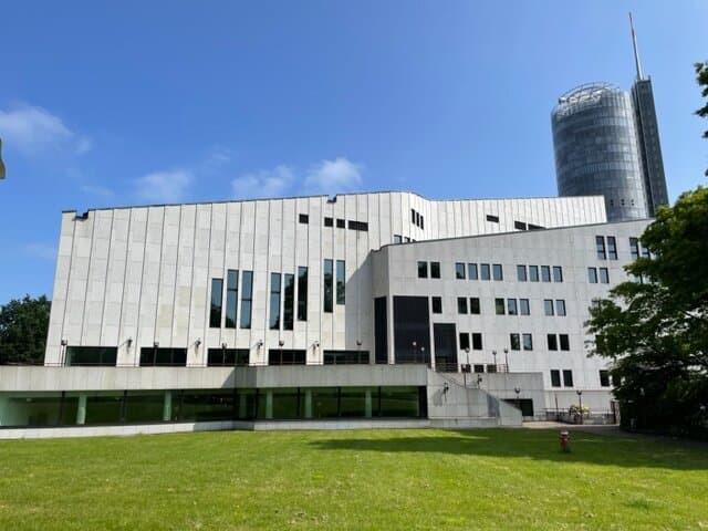 Visit the Essen Theater