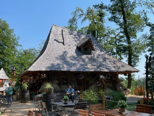 Kostenloses Minigolfen, Snacks und Getränke inklusive sehr schönen Spielplatz mitten im Tierpark