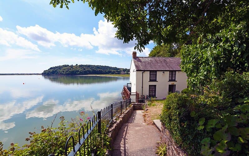 Dylan Thomas Boathouse with the river Taf estuary