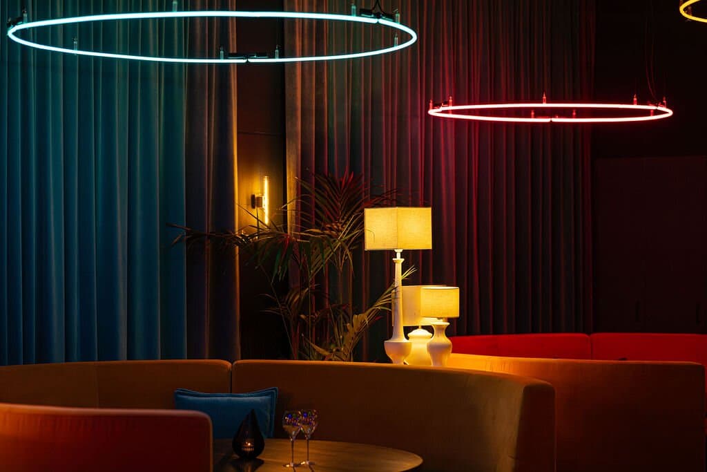 Daalder is een relaxte plek waar iedereen welkom is en muziek de avond ook op smaak brengt. Een persoonlijk praatje aan tafel, échte aandacht en een relaxte maar precieze service kan je verwachten tijdens je culinaire bezoek.