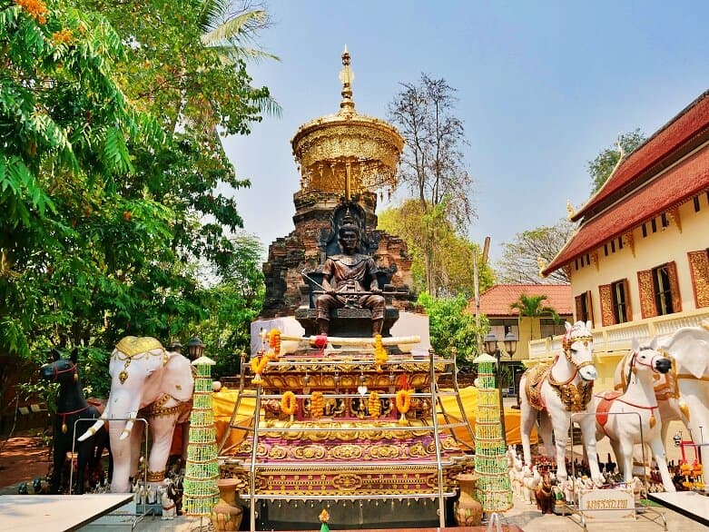 King Mengrai statue at  Wat Doi Ngam Mueang