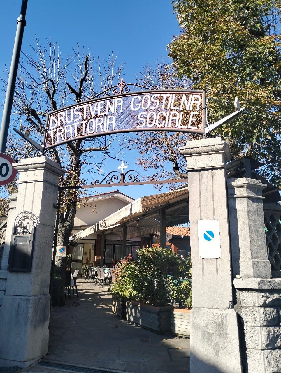 Di passaggio con amici per conoscere il luogo che da il nome al famoso spumante venduto in tutto il mondo 🍾🥂