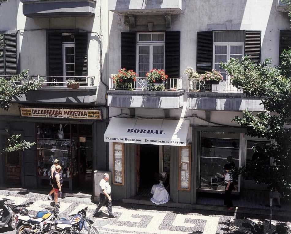 Fabrica e roteiro historico do bordado Madeira. 