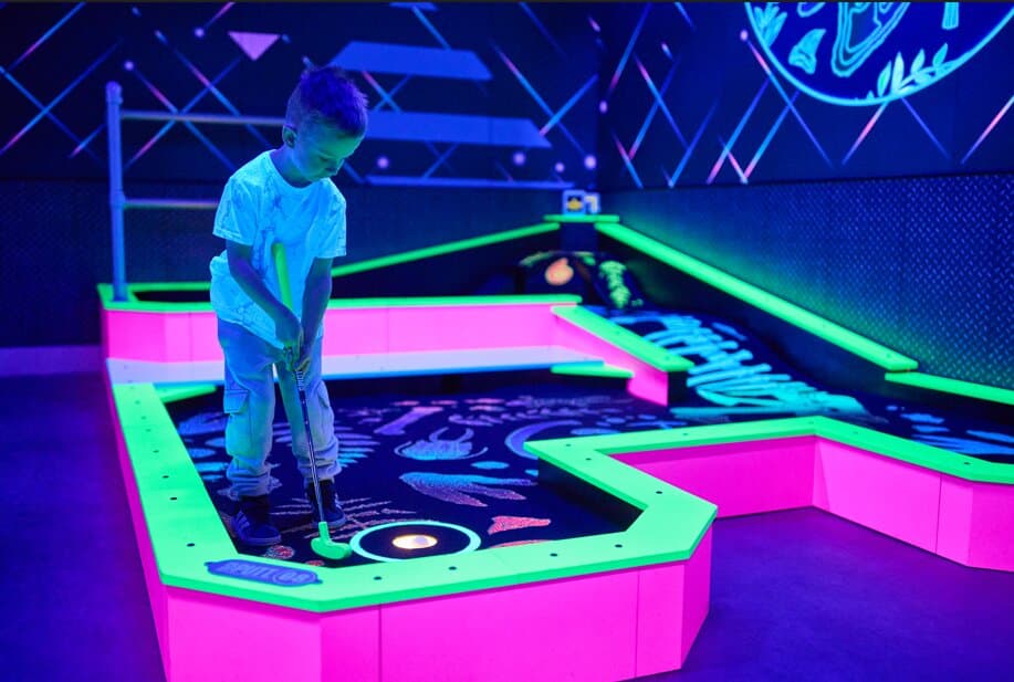 Attention all gamers! It’s time to take your already jam-packed holiday to the next level with our brand-new activity centre, PLAYXPERIENCE. Set over two floors and covering nearly 50,000 square feet, this immersive indoor hub features nine state-of-the-art experiences for kids and big kids alike.