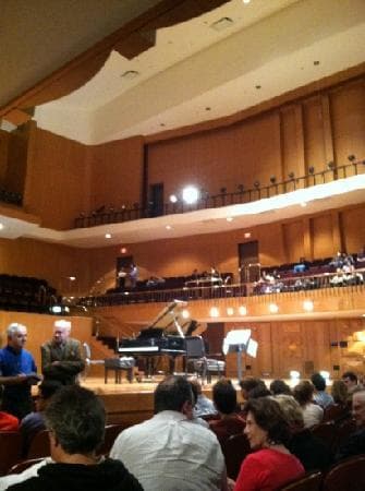 Enjoy great performances here!