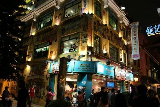 Souvenir shop (3 storeys)