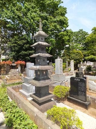 A pagoda at one of the graves
