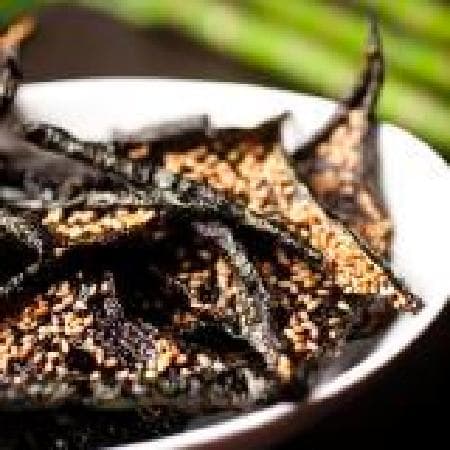 Sesame nori chips