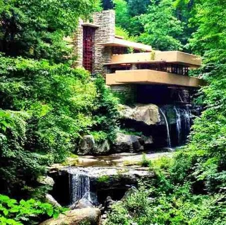 fallingwater at the famous photo spot
