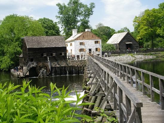 Philipsburg Manor mill, manor house, and barn