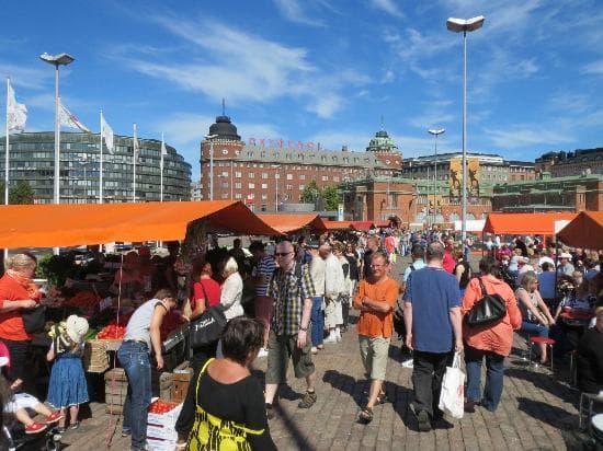 Hakaniemi market square and the Market Hall
