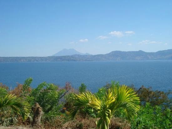 Fantastic volcano views from Ilopango Lake