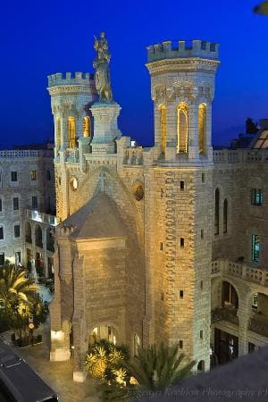 Здание гостиницы
